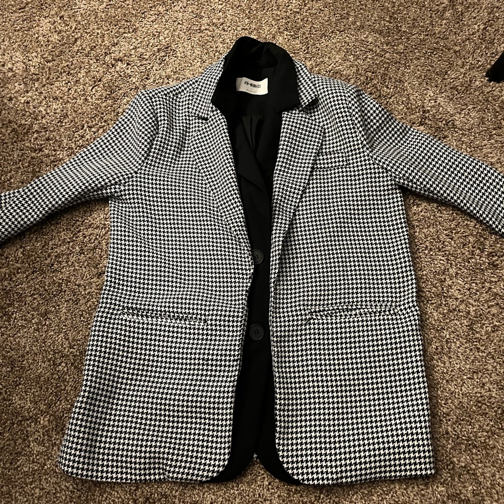 Black and white houndstooth blazer